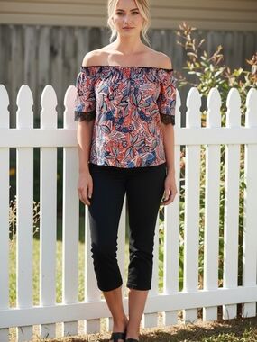 WEEK & Multicolor Printed Top - Red & Blue Floral Pattern